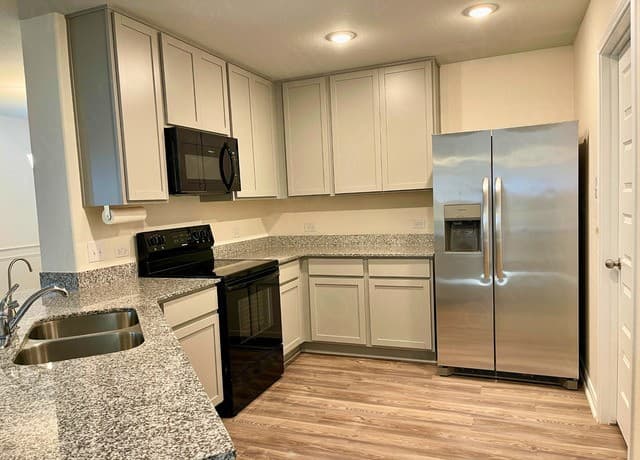 8563  Redhawk Loop, San Antonio, TX 78222 — photo 7