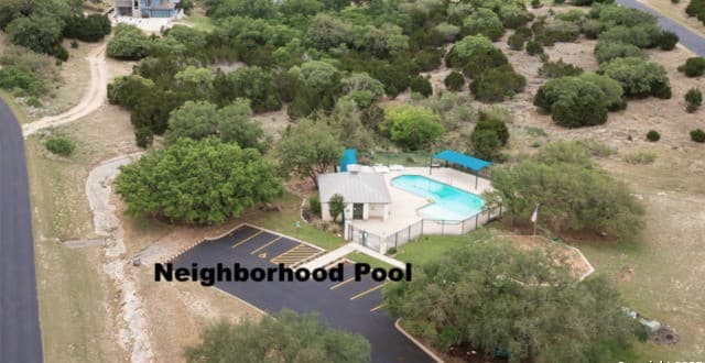523  Oak Shores Dr, Canyon Lake, TX 78133 — photo 4