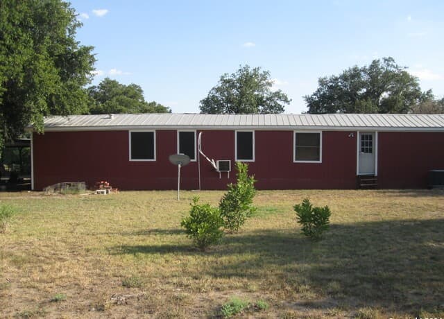 580  Cr 663, Devine, TX 78016 — photo 5