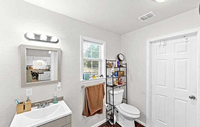 289  Chaparral Dr, Bandera, TX 78003 — photo 17