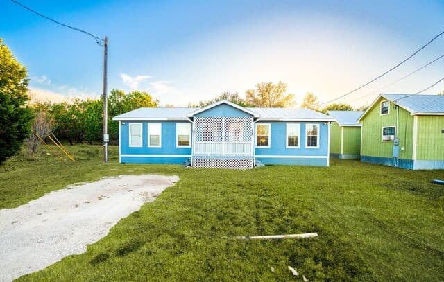 289  Chaparral Dr, Bandera, TX 78003 — photo 2