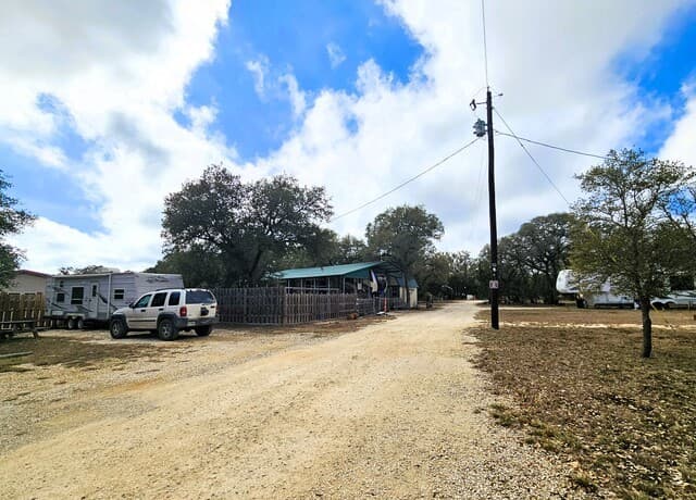 605  Lakeshore Ln, Bandera, TX 78003 — photo 11
