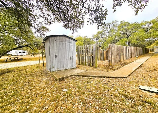 605  Lakeshore Ln, Bandera, TX 78003 — photo 14