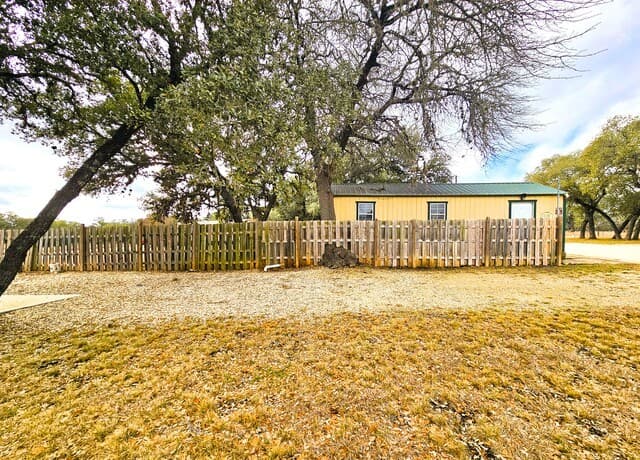 605  Lakeshore Ln, Bandera, TX 78003 — photo 18