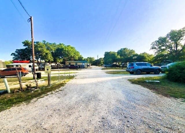 605  Lakeshore Ln, Bandera, TX 78003 — photo 6