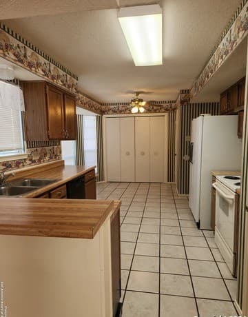 11427  Long Trail, San Antonio, TX 78245 — photo 13