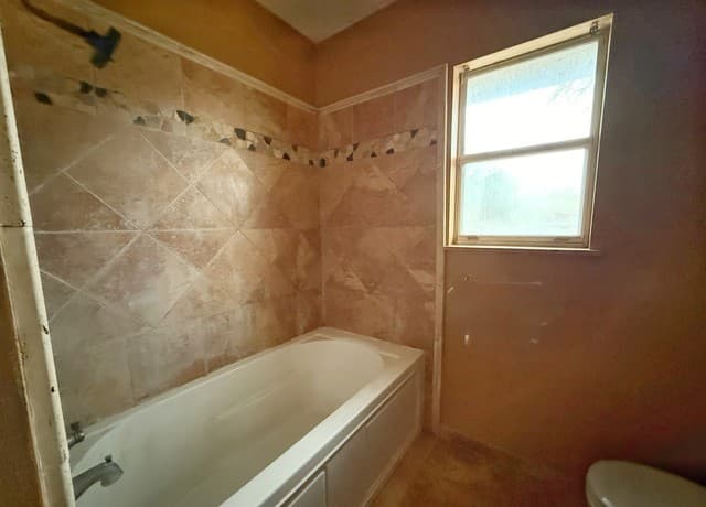 607 N Bowie, Fredericksburg, TX 78624 — photo 22