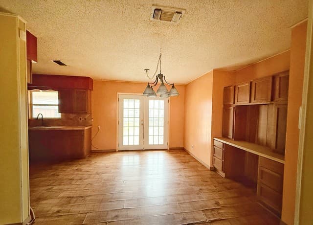 607 N Bowie, Fredericksburg, TX 78624 — photo 23
