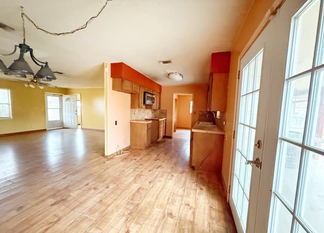 607 N Bowie, Fredericksburg, TX 78624 — photo 25