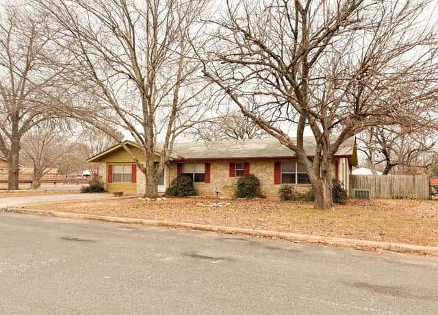 607 N Bowie, Fredericksburg, TX 78624 — photo 5
