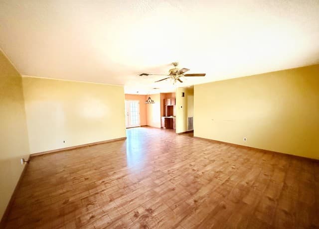 607 N Bowie, Fredericksburg, TX 78624 — photo 8