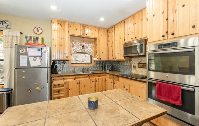 1079  County Road 357, Utopia, TX 78884 — photo 12
