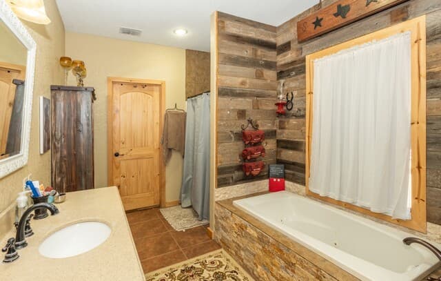1079  County Road 357, Utopia, TX 78884 — photo 15
