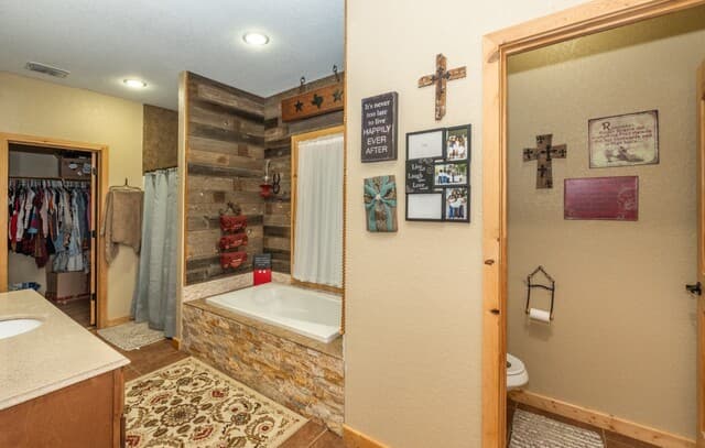 1079  County Road 357, Utopia, TX 78884 — photo 17