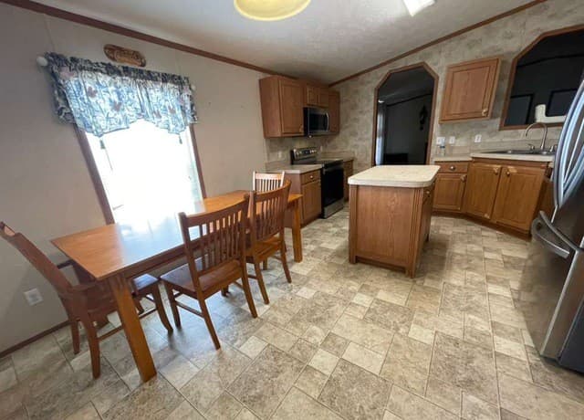 311 E Frio St