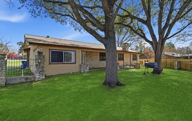 1407 Hospital Blvd, Floresville, TX 78114 — photo 3