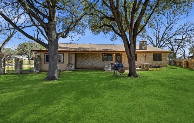 1407 Hospital Blvd, Floresville, TX 78114 — photo 4