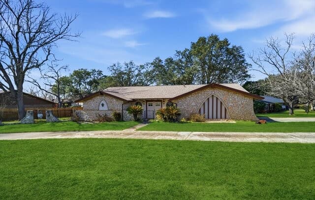 1407 Hospital Blvd, Floresville, TX 78114 — photo 6