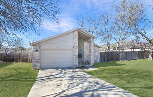 5607 Clearwood