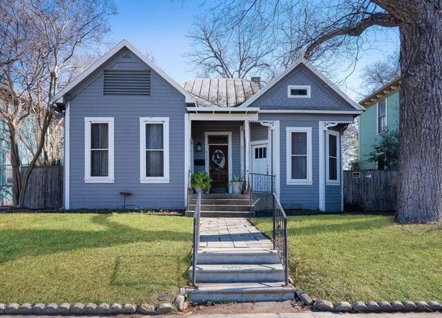 412  Dallas Street