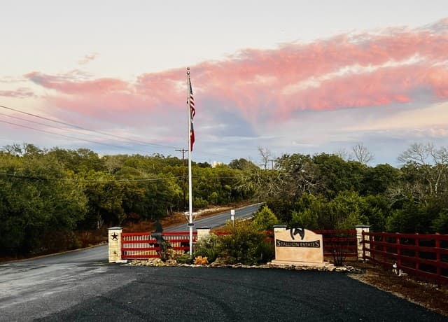 451 N Stallion Estates