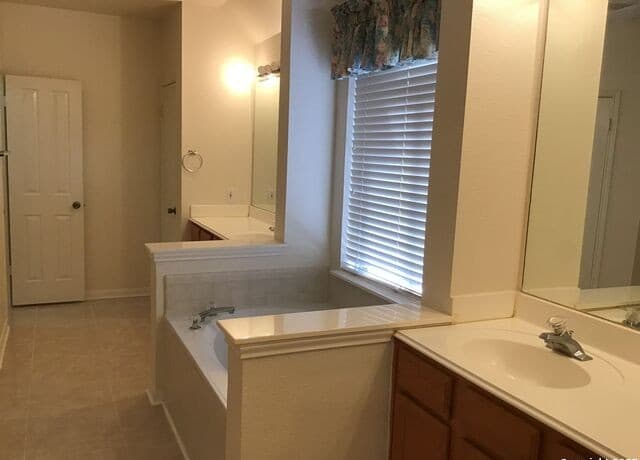 9615  Rocksprings, San Antonio, TX 78251 — photo 17