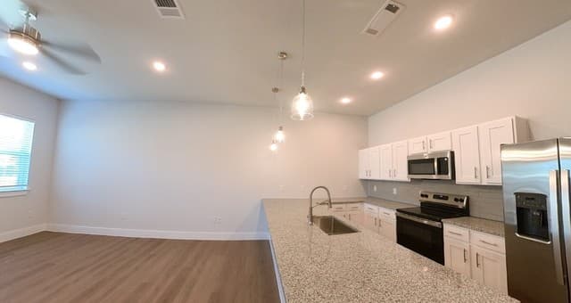 330 E Carson Unit 3101, San Antonio, TX 78208 — photo 2