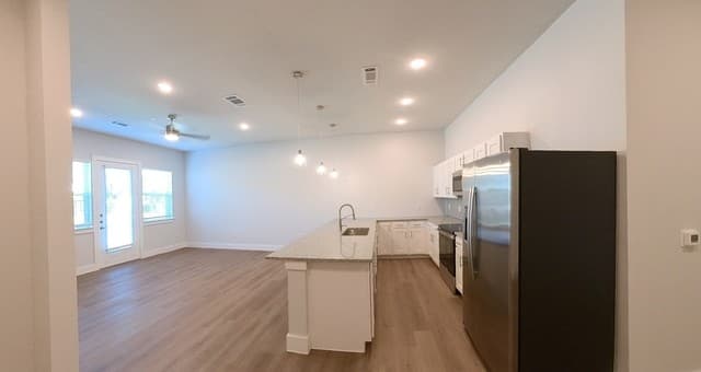 330 E Carson Unit 3103, San Antonio, TX 78208 — photo 4