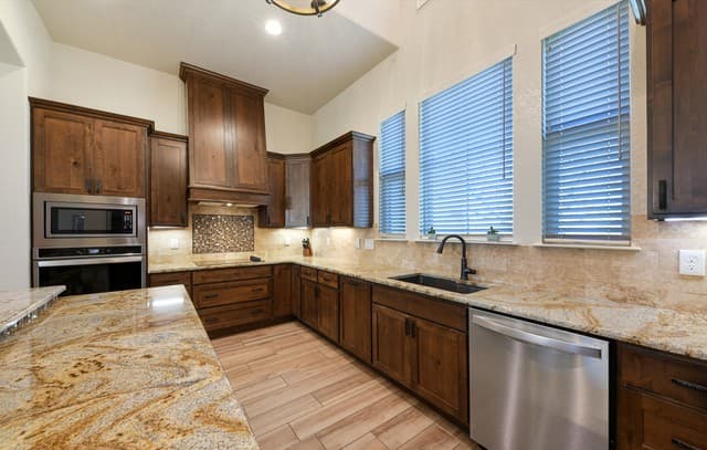105  Bobby Lynn, Adkins, TX 78101 — photo 12