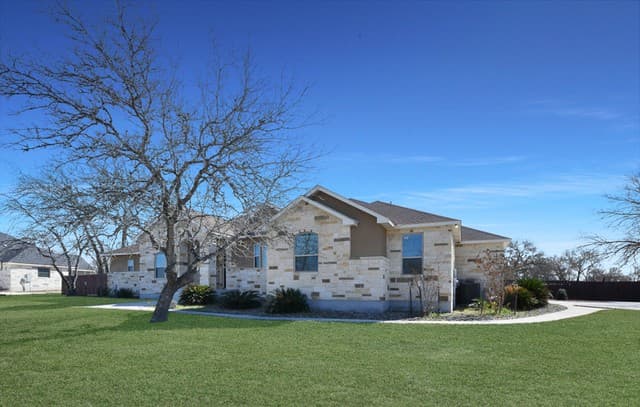 105  Bobby Lynn, Adkins, TX 78101 — photo 4