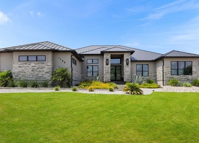 1709  Paradise Pkwy, Canyon Lake, TX 78133 — photo 2