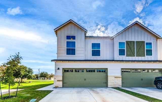 240  Sapphire Unit 402