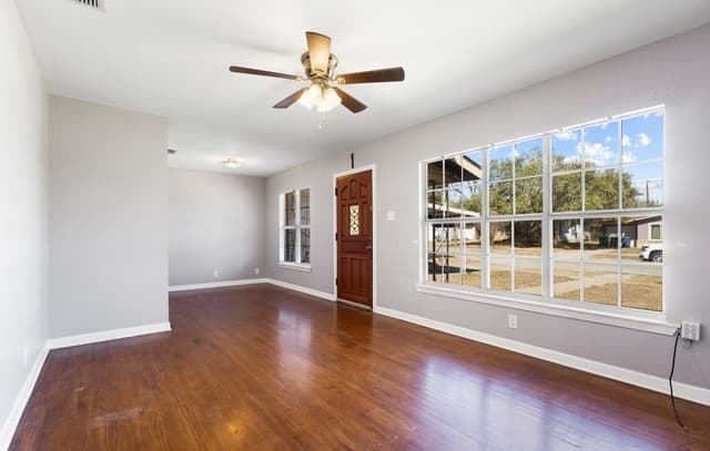 210  Dryden, San Antonio, TX 78213 — photo 2