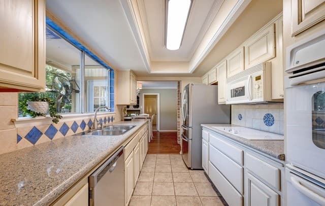 13003 Chateau Forest, San Antonio, TX 78230 — photo 11
