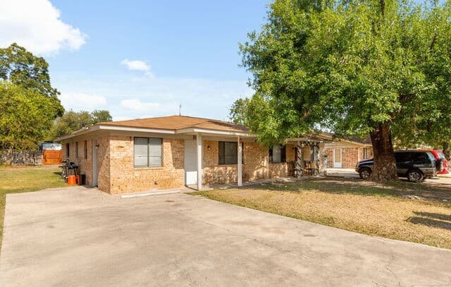 218  Redbud, New Braunfels, TX 78130 — photo 9