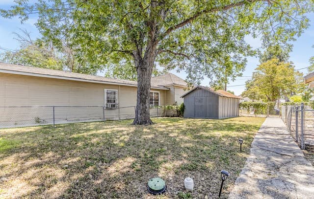 525-527  McKinley, San Antonio, TX 78210 — photo 25