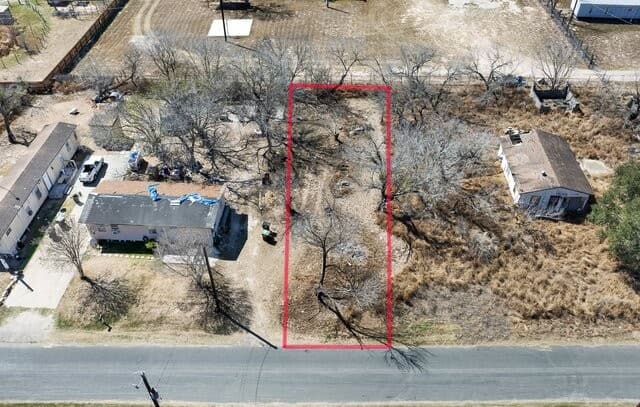 18829  Lagloria Rd, Elmendorf, TX 78112 — photo 2