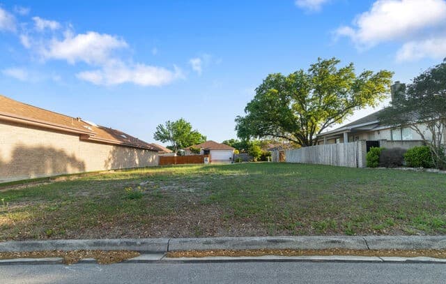 5906  Brook Fls, Windcrest, TX 78239 — photo 2