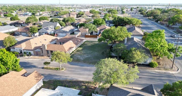 5906  Brook Fls, Windcrest, TX 78239 — photo 6
