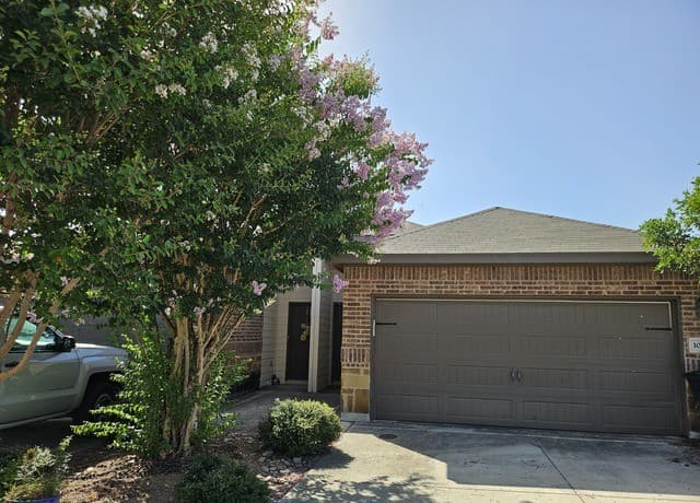 1049-1051 Carolyn Cove