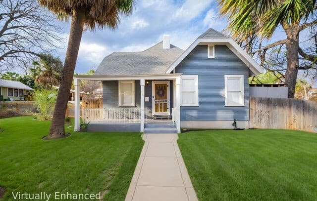 901 W Woodlawn