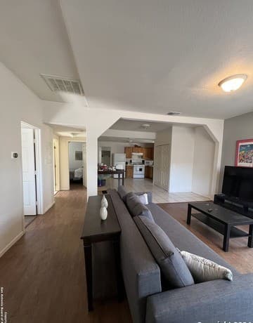 1023  Cherry, San Antonio, TX 78202 — photo 2