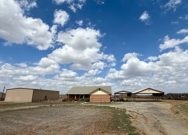 1550  County Road 300, Jourdanton, TX 78026 — photo 3