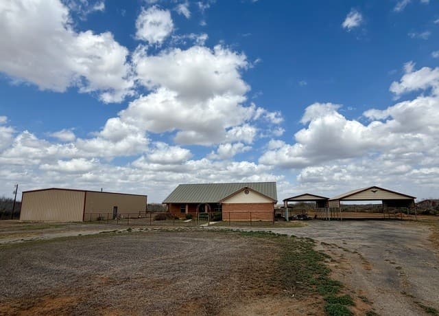 1550  County Road 300, Jourdanton, TX 78026 — photo 4
