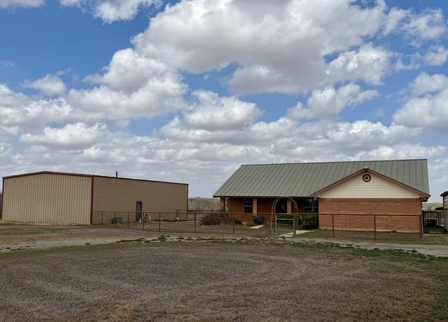 1550  County Road 300, Jourdanton, TX 78026 — photo 5