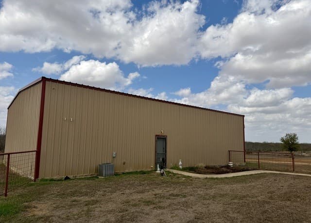 1550  County Road 300, Jourdanton, TX 78026 — photo 6