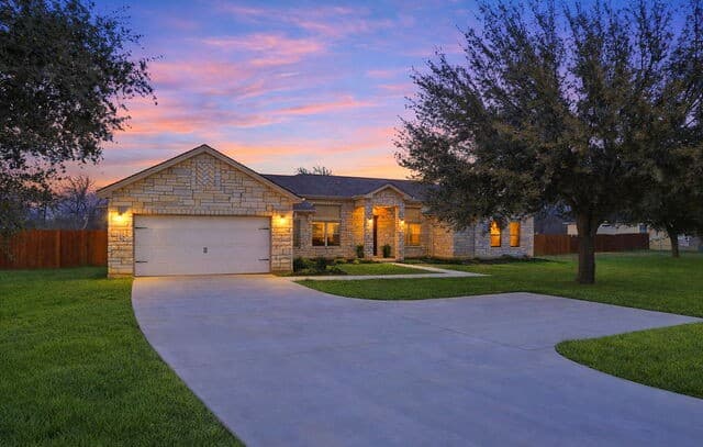 109 W Short Meadow