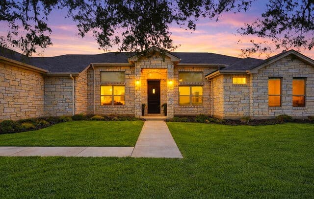109 W Short Meadow, Lytle, TX 78052 — photo 2