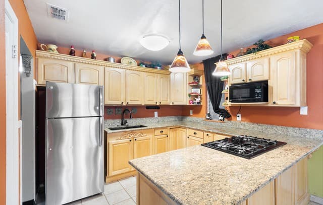 214  Schmeltzer Ln, San Antonio, TX 78213 — photo 2