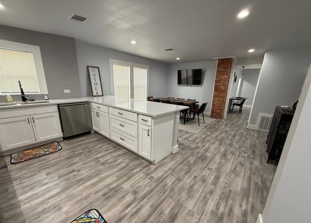 1607 N Pine Street, San Antonio, TX 78208 — photo 4